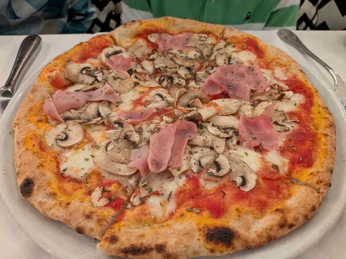 Pizza photo 8 of 13