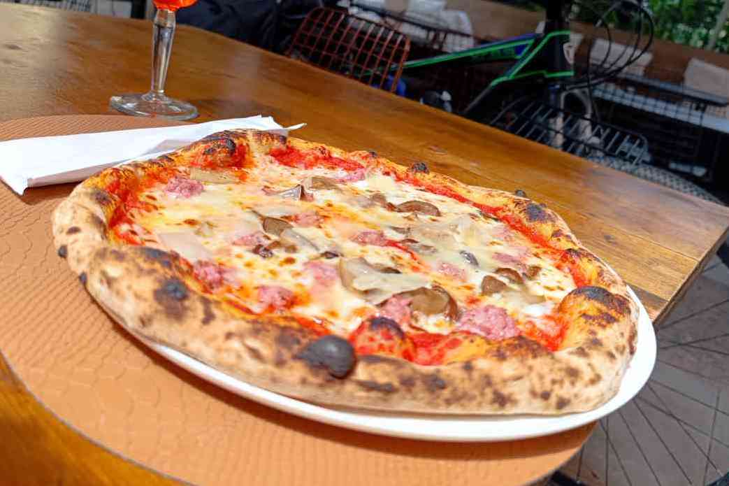 Pizza photo 1 of 10