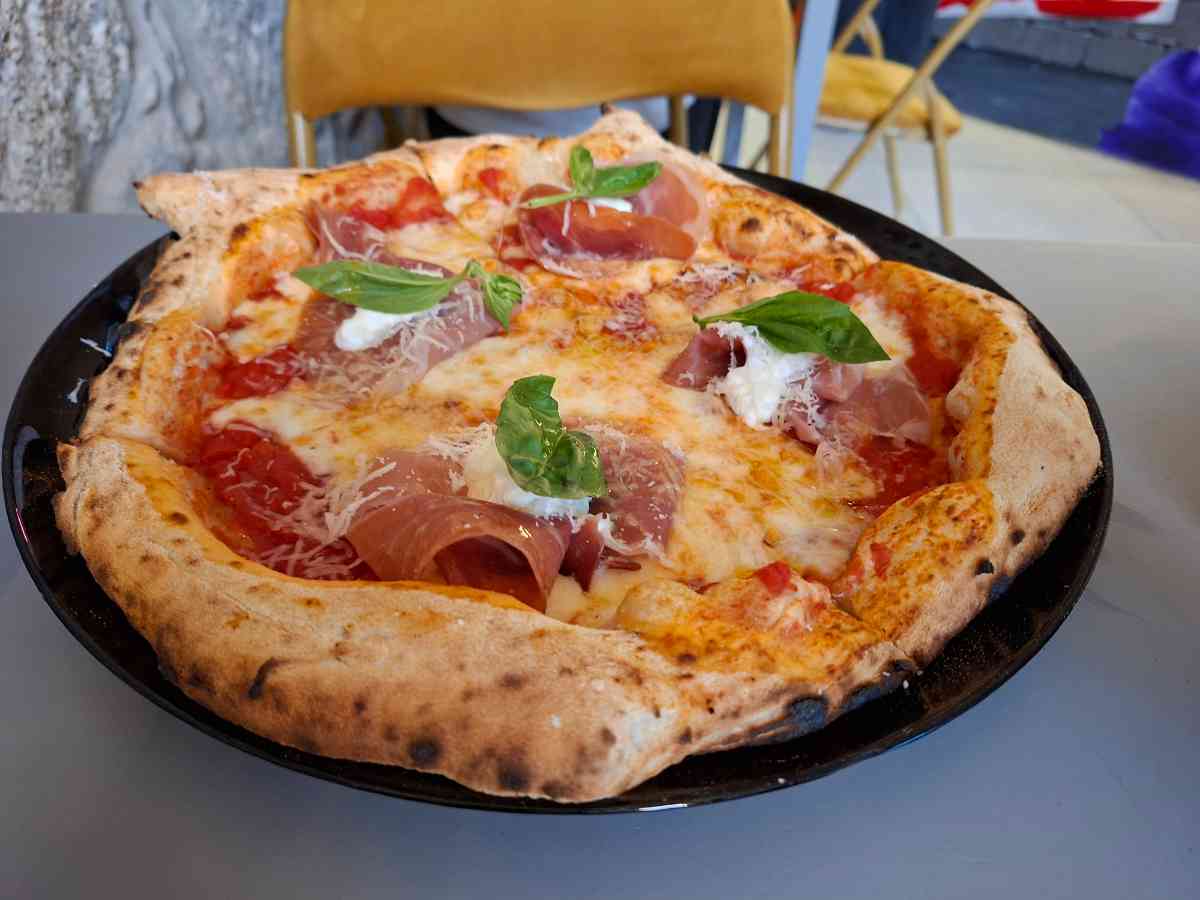 Pizza photo 9 of 12