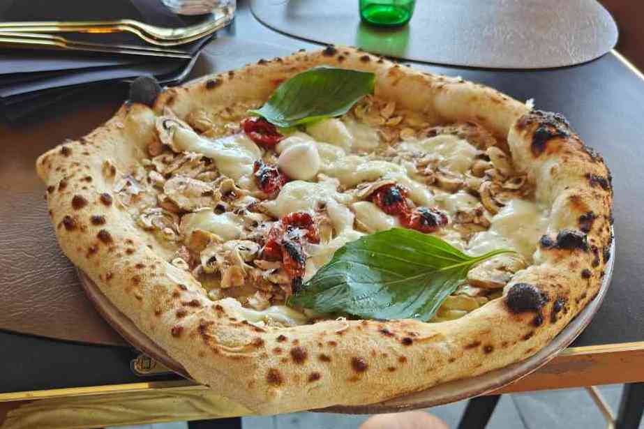 Pizza photo 13 of 14