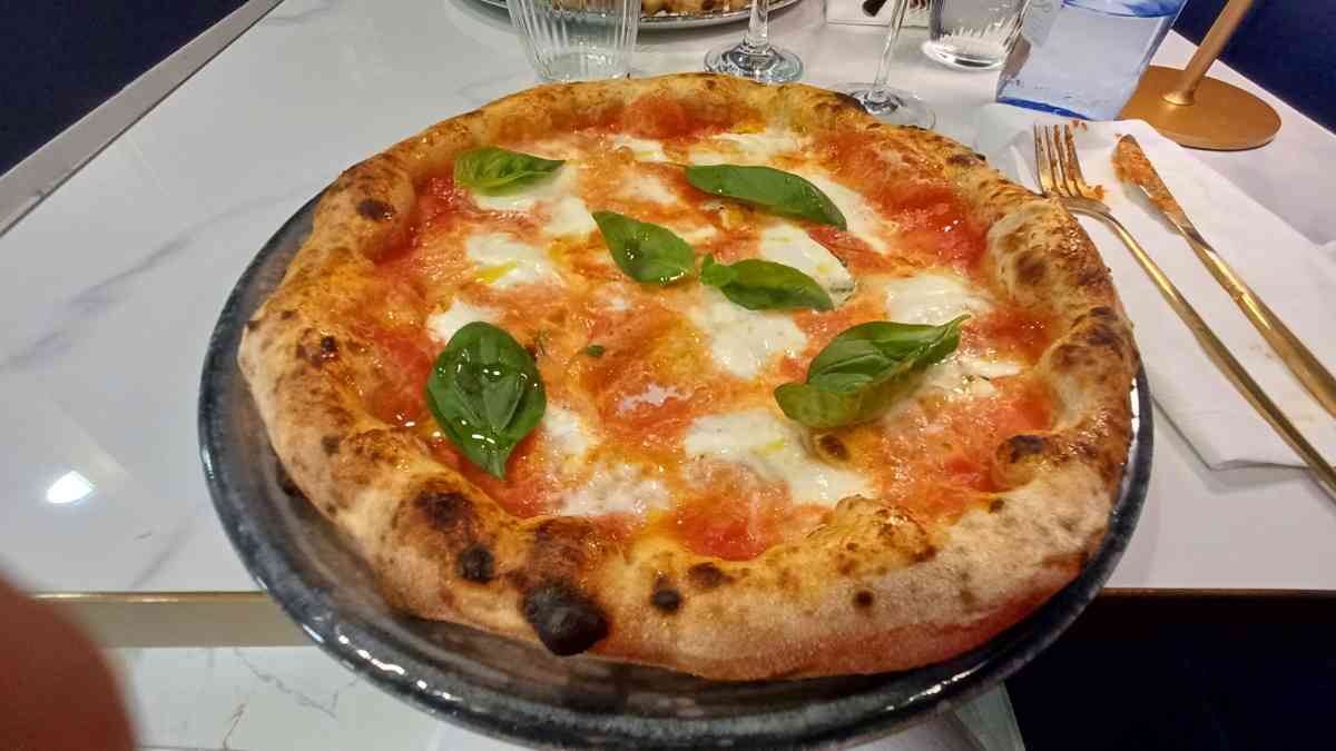 Pizza photo 13 of 14