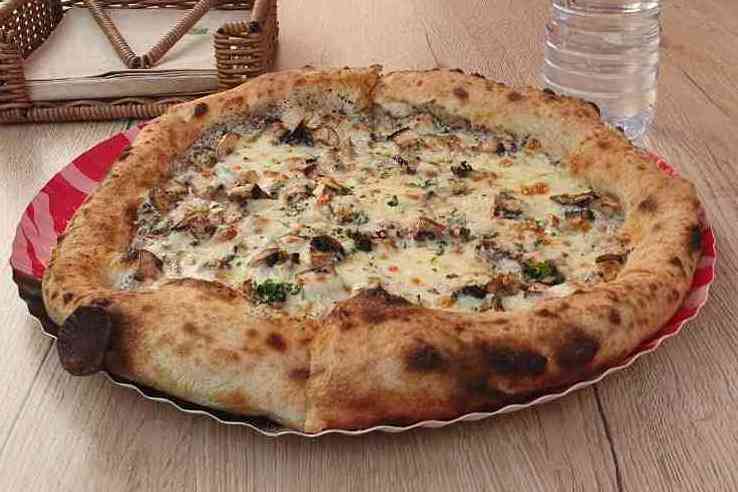 Pizza photo 3 of 9