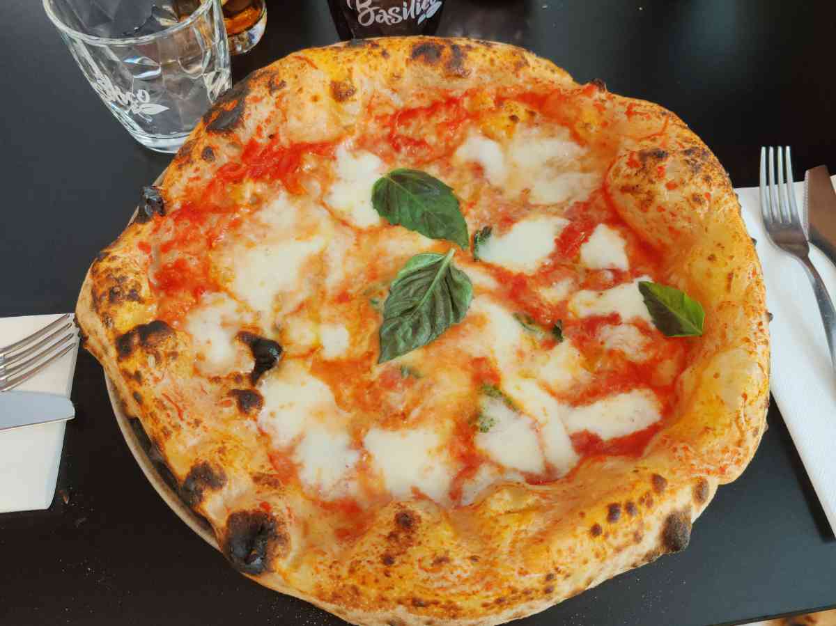 Pizza photo 10 of 17