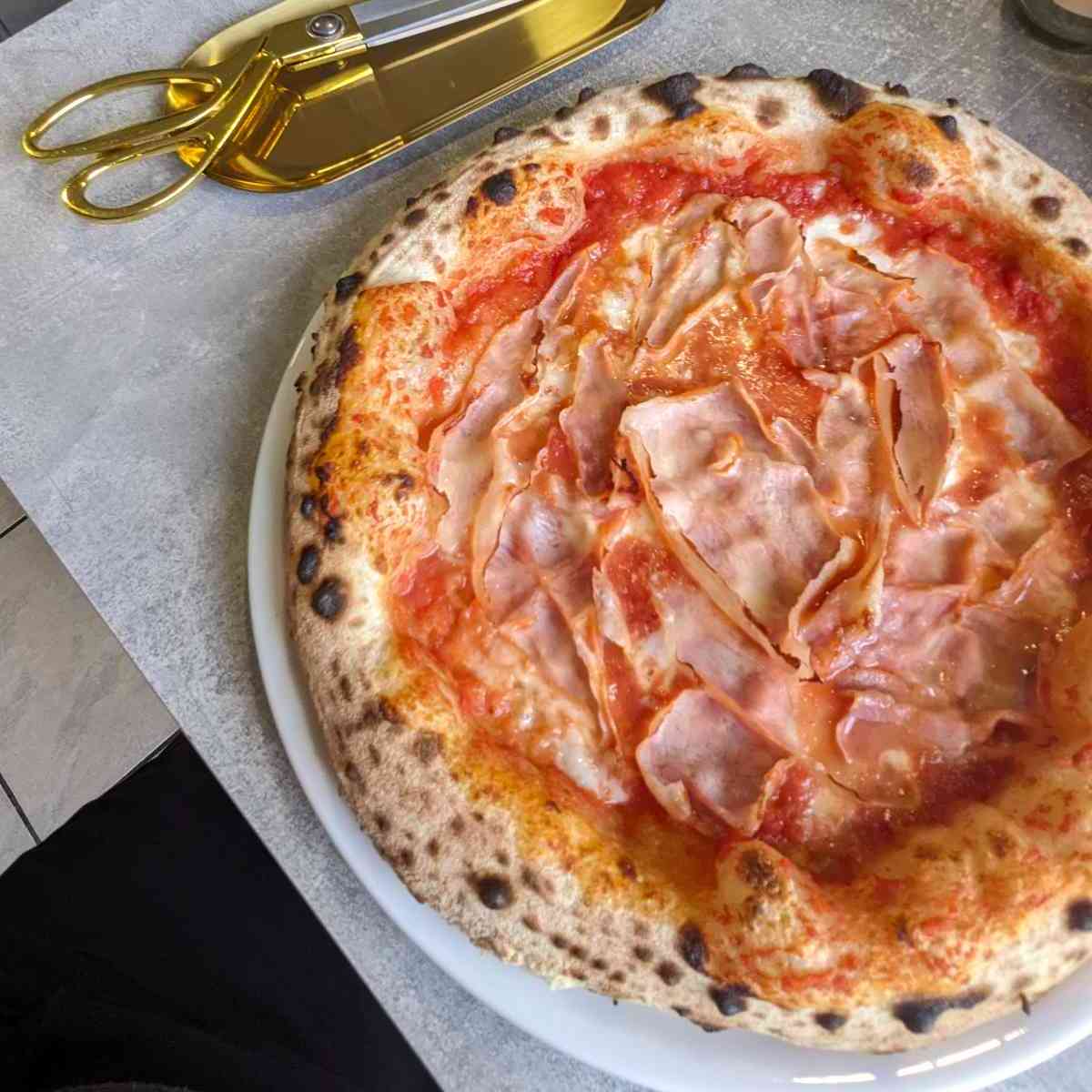 Pizza photo 10 of 11