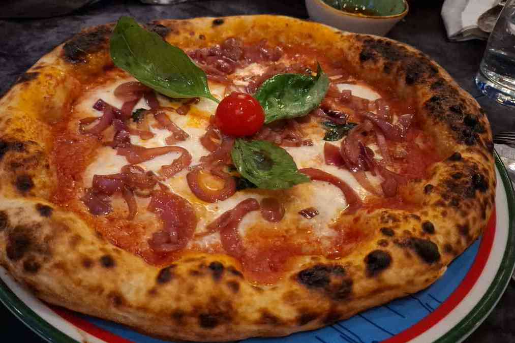 Pizza photo 4 of 9