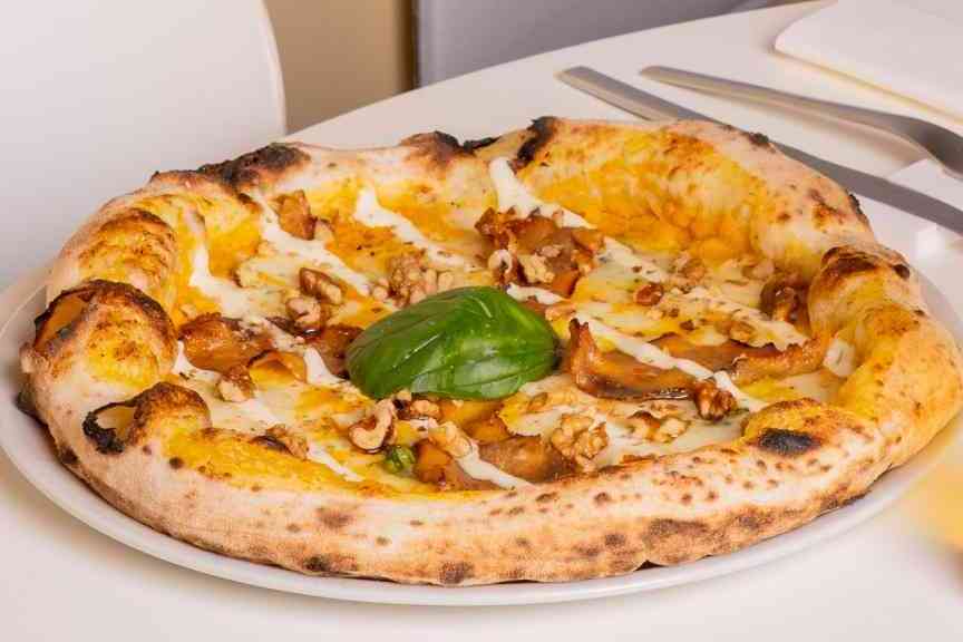 Pizza photo 4 of 17