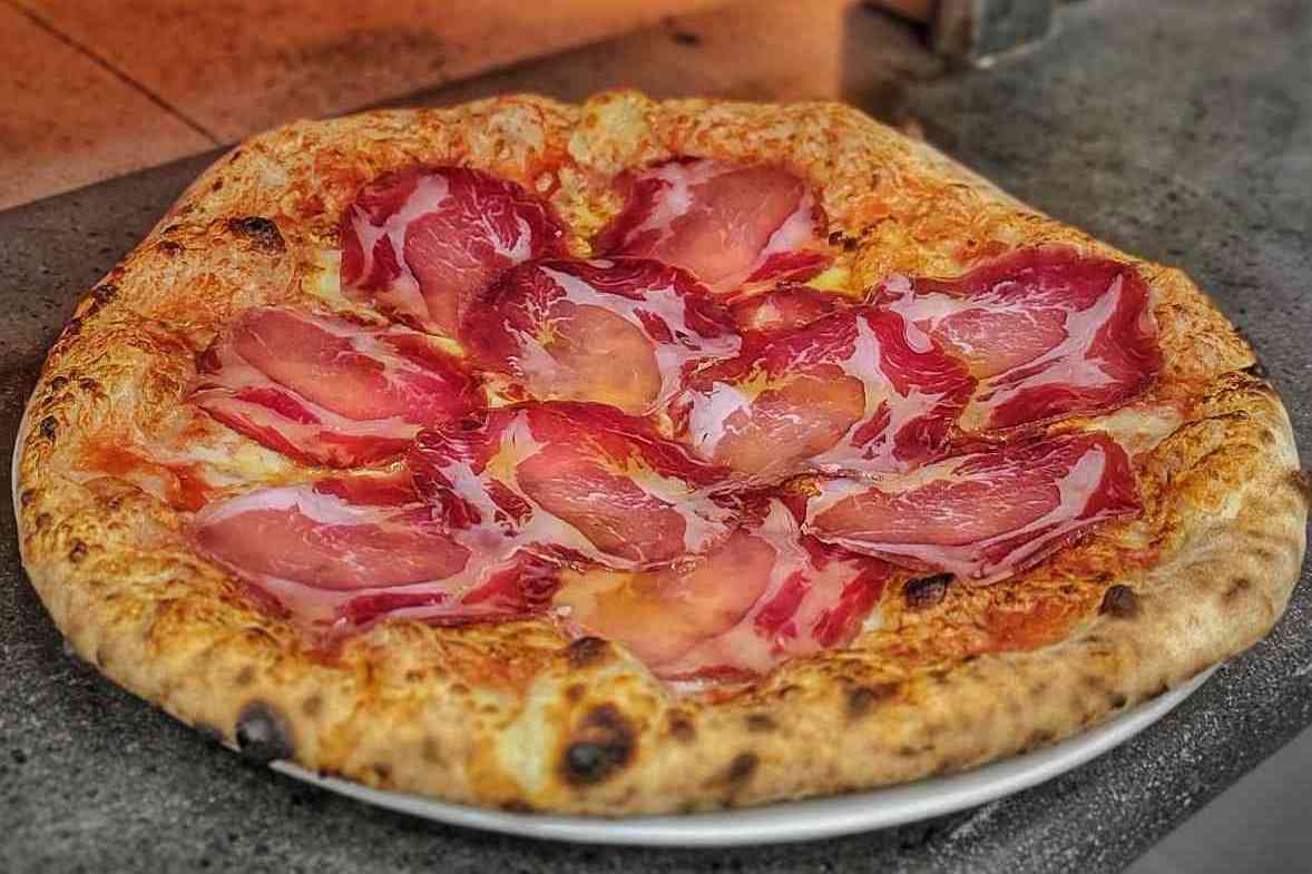 Pizza photo 9 of 12